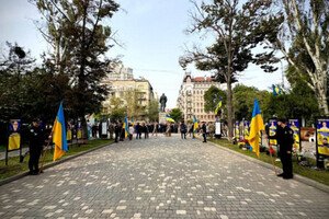 Без слез нельзя смотреть: на Аллее Героев в Одессе добавили еще 64 имени