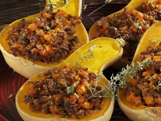 Гарбуз, фарширований нутом, овочами та спеціями: справжня перлина осіннього столу