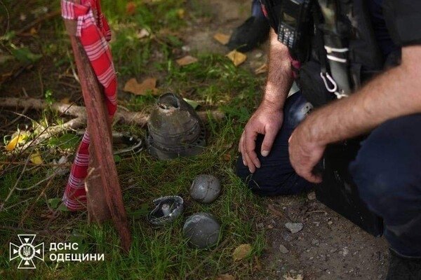 Россия использовала против одесситов ракеты с кассетной БЧ: часть боеприпаса застряла на крыше 