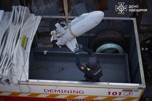 Россия использовала против одесситов ракеты с кассетной БЧ: часть боеприпаса застряла на крыше 