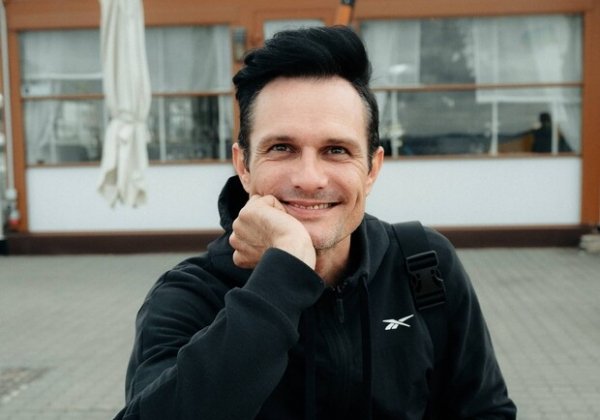 Дом известного в Одессе дирижера пострадал во время вражеской атаки