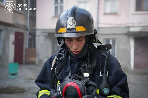 В центре Одессы вспыхнул пожар в квартире: подробности