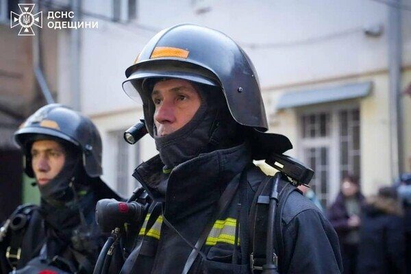 В центре Одессы вспыхнул пожар в квартире: подробности