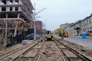 Снимают трамвайные пути: как в Одессе продолжается ремонт спуска Виталия Блажко