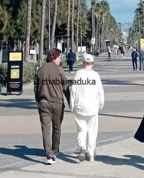 Пугачова і Ротару… поцілувались: у мережі згадали, як свого часу в москві хотіли посварити двох великих співачок