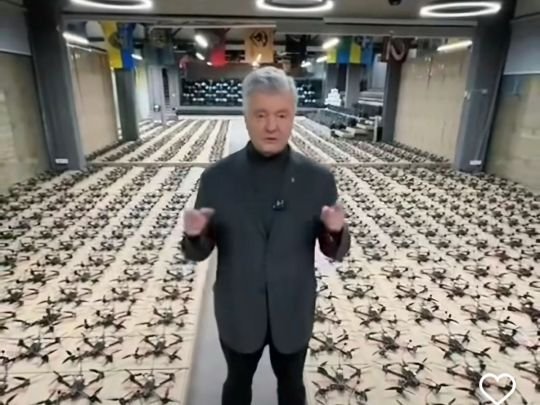 Тримає дрони, щоб зняти ролик і попіаритись, — військовий обурився роликом-звітом Порошенка (відео)