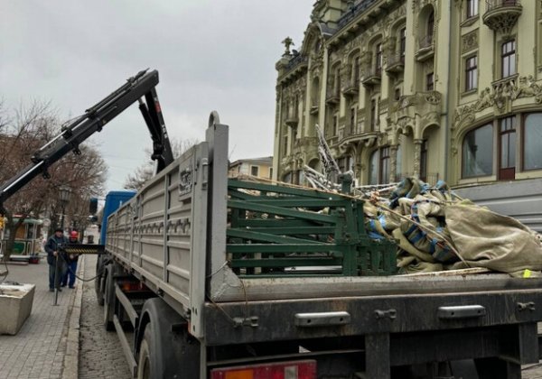 В Одессе уже устанавливают елку: какой она будет в этом году