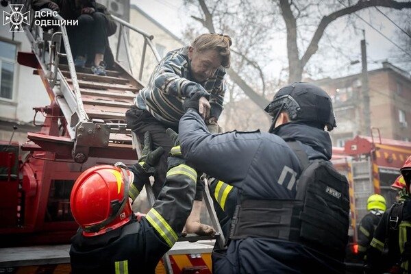 В Одессе горела квартира на Троицкой: пострадали три человека
