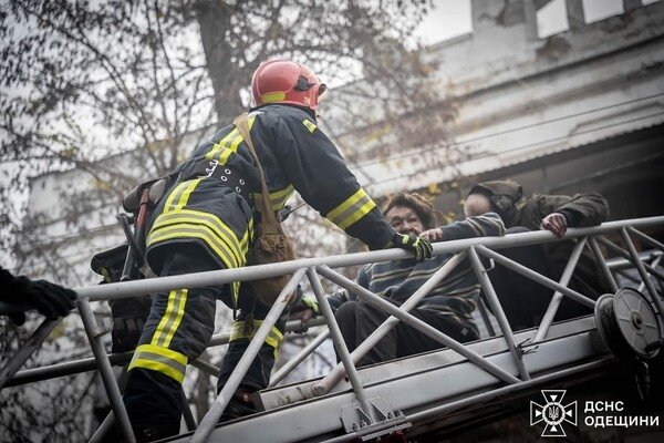 В Одессе горела квартира на Троицкой: пострадали три человека