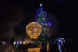 В Одессе открыли главную елку города: фотоотчет
