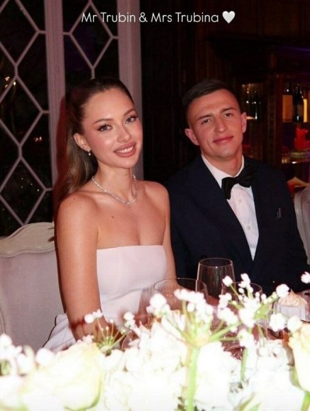 Воротар збірної України з футболу зіграв весілля у Португалії (фото, відео)