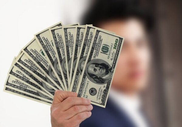 Курс валют в Украине 18 января 2025: сколько стоит доллар и евро
