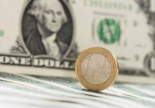 Курс валют в Украине 15 января 2025: сколько стоит доллар и евро