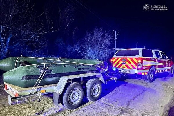 В Одесской области двое подростков застряли на льду и чуть не провалились в пруд