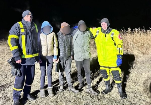 В Одесской области двое подростков застряли на льду и чуть не провалились в пруд