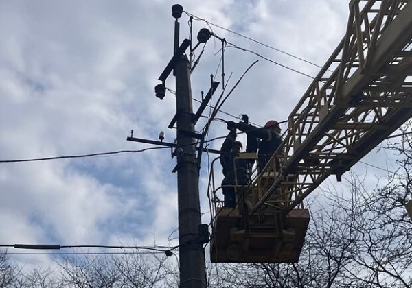 После ночной дроновой атаки почти тысяча семей в Одесской области остались без света