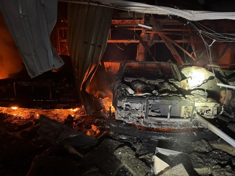 Музей ретро-автомобілів під Києвом знищено внаслідок атаки ворожих дронів (фото, відео)