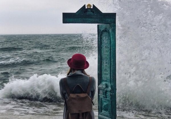 Концерт MONATIK, спектакли "Девичник" и "Двое на качелях": куда пойти в Одессе на следующей неделе