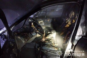 Хотели подзаработать: в Одессе двое безработных подожгли автомобиль