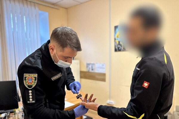 В Одессе задержали подозреваемого в поджоге автомобилей в паркинге в Аркадии