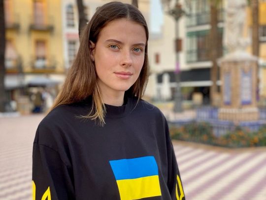Олімпійська чемпіонка Магучих виборола перше «золото» сезону і зустріла легенду: відео переможного стрибка