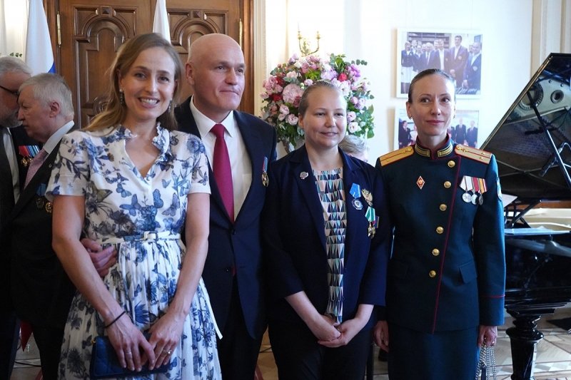 Шахістка-чемпіонка з росії красувалася з людиною у формі армії рф на заході в москві: від ФІДЕ вимагають пояснень