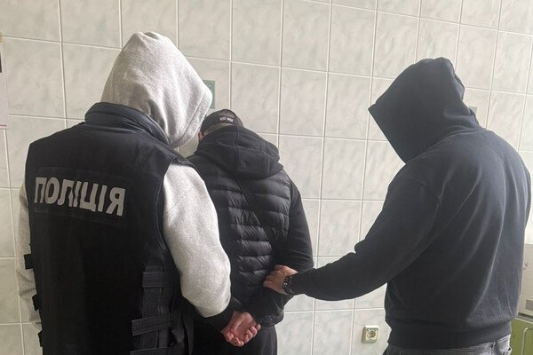 Выезд из Украины за взятку: общественного деятеля из Одессы подозревают в "помощи" военнообязанным