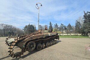 В Одессе открыли выставку уничтоженной российской бронетехники: фотоотчет
