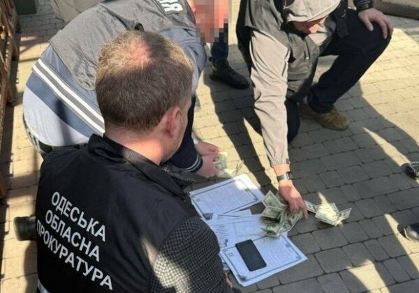 Требовал взятку за оформление земли: в Одессе разоблачили чиновника Госгеокадастра