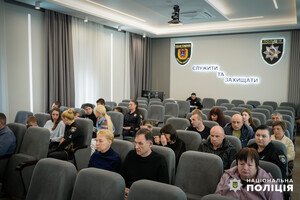 В Одессе родным погибших от ракетного удара полицейских вручили награды Президента Украины