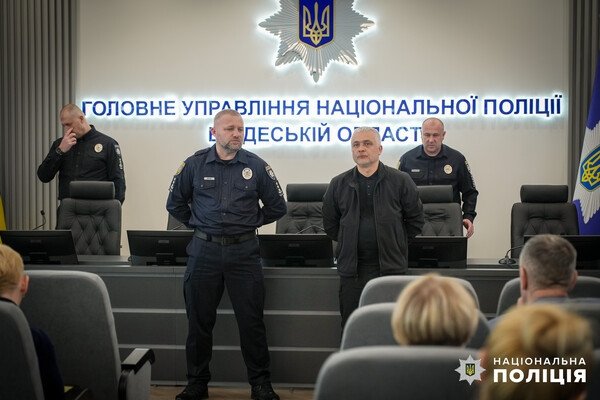 В Одессе родным погибших от ракетного удара полицейских вручили награды Президента Украины