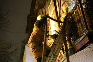 В центре Одессы горела квартира: спасли женщину и кота