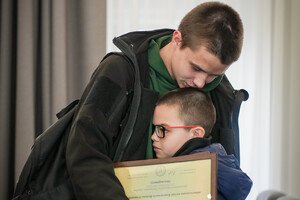 В Одессе родным погибших от ракетного удара полицейских вручили награды Президента Украины
