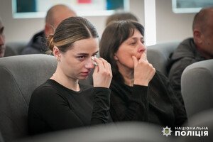 В Одессе родным погибших от ракетного удара полицейских вручили награды Президента Украины