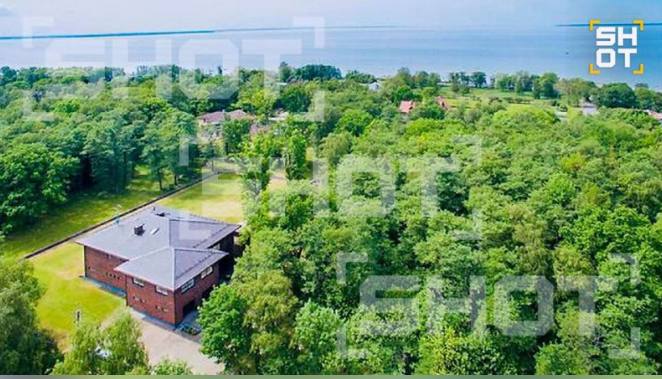 Головний тренер збірної росії з футболу виклав за будинок в іншій країні майже мільйон євро і рване туди на ПМП (фото)