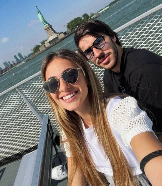 Найдорожчий в історії італійський футболіст покликав заміж красуню-модель (фото)