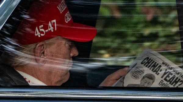 Трамп призывает США «держаться жестко» на фоне торговой войны