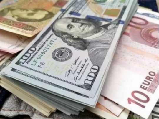 Курс долара на початку травня: чи буде він падати і чи варто купувати євро