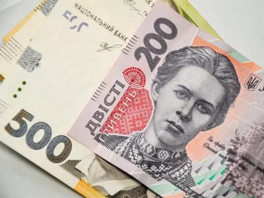 Українцям обіцяють перерахувати пенсії: хто буде отримувати на 2 тисячі гривень більше
