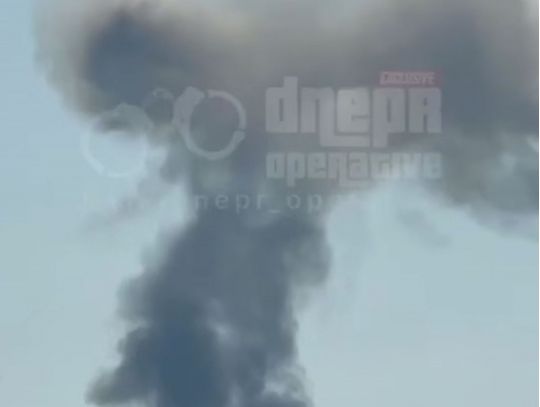 У Дніпрі пролунали вибухи: росіяни вдарили по місту балістикою