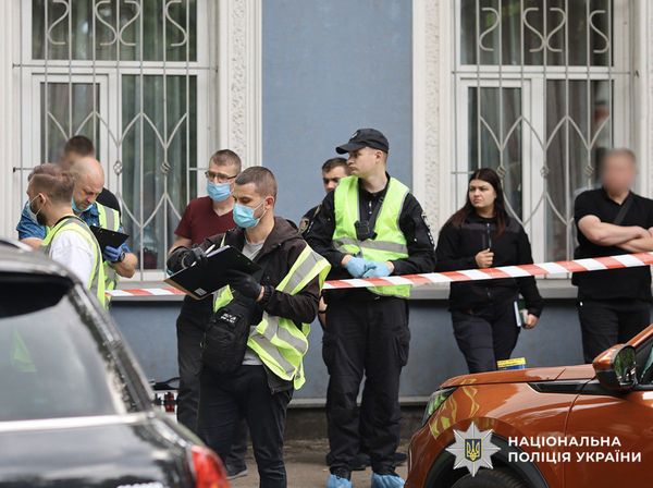Застрелив дружину і наклав на себе руки: кривава сімейна драма розігралася на одній з вулиць Житомира (фото)