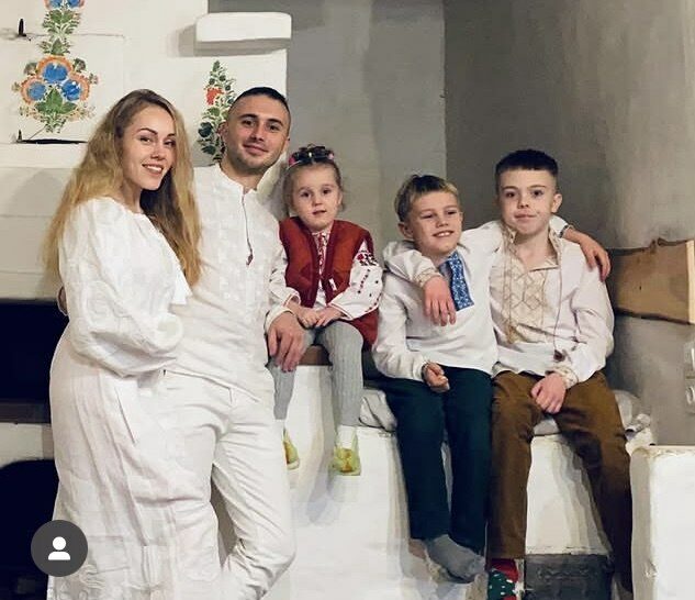 Можна буде знову жити: Тарас Тополя про понівечену від ракетного удару квартиру