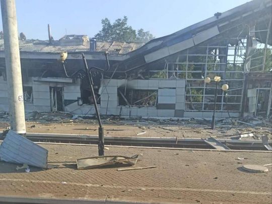 Залізничний вокзал у&nbsp;Синельниковому на&nbsp;Дніпропетровщині зруйновано внаслідок удару ворога (відео)