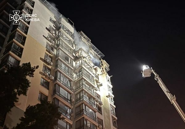 Будівля Кабміну спалахнула у&nbsp;Києві після нічної атаки ворога, є&nbsp;жертви (фото та&nbsp;відео)