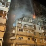 Будівля Кабміну спалахнула у Києві після нічної атаки ворога, є жертви (фото та відео)
