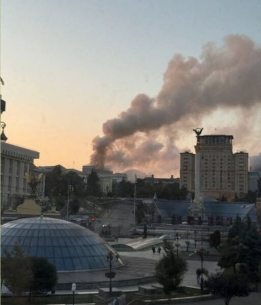 Будівля Кабміну спалахнула у&nbsp;Києві після нічної атаки ворога, є&nbsp;жертви (фото та&nbsp;відео)