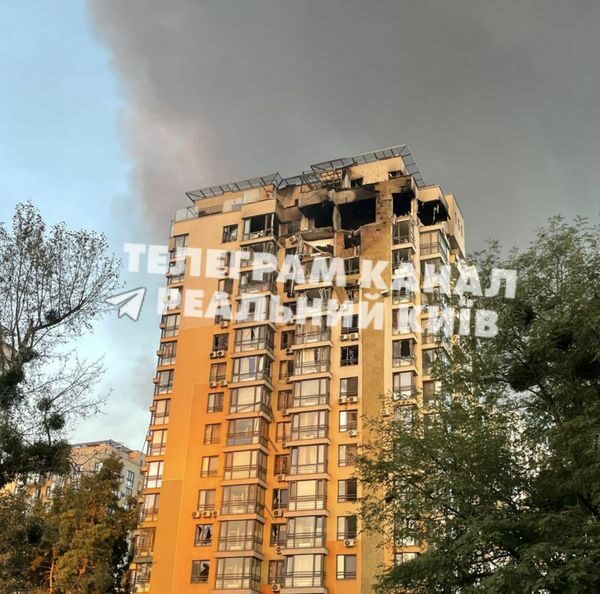 Будівля Кабміну спалахнула у&nbsp;Києві після нічної атаки ворога, є&nbsp;жертви (фото та&nbsp;відео)