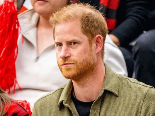 Принц Гаррі прибув до&nbsp;Великобританії: віддав шану бабусі і&nbsp;готується до&nbsp;зустрічі з&nbsp;батьком