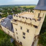 Табір у стилі Гоґвортсу: ось як Пугачова та Галкін вирішили долю легендарного замку у селі Грязь