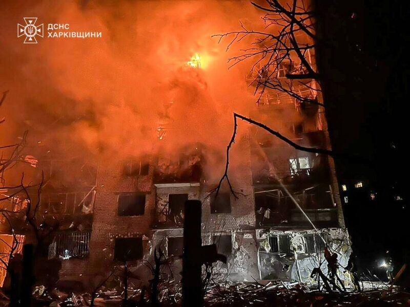 Росія завдала ракетних ударів по&nbsp;центру Балаклії, є&nbsp;загиблі та&nbsp;поранені діті&nbsp;&mdash; жахливі кадри наслідків (фото)